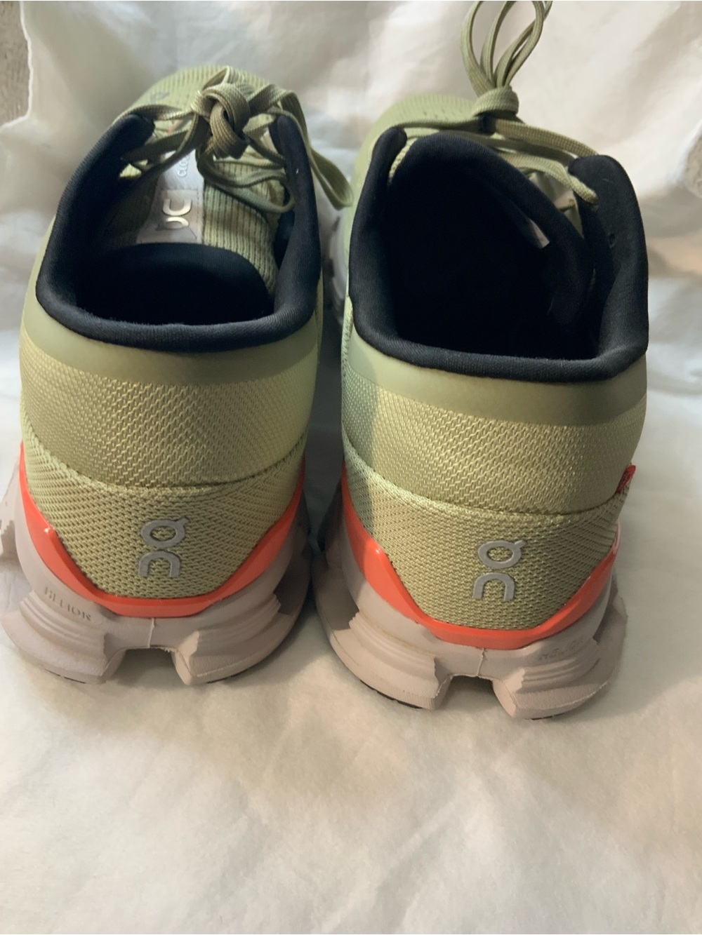 On Running Men’s Pale Green Breathable Lace-Up Running Shoes - Picture 4 of 8